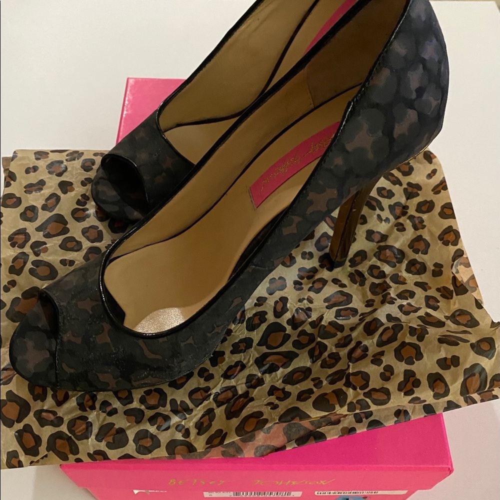 Betsey Johnson Lakin Black Leopard Peep Toe Heels.